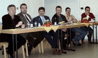 Vorsteher R.Mayer, Förster M. Stauch, Bürgermeister K. Baumgarten und Ratsmitglieder von Krastel beim Gemeindetag 2005