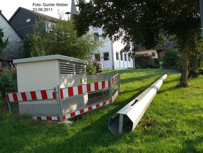 Trafostation mit Mast, kein schöner Anblick!